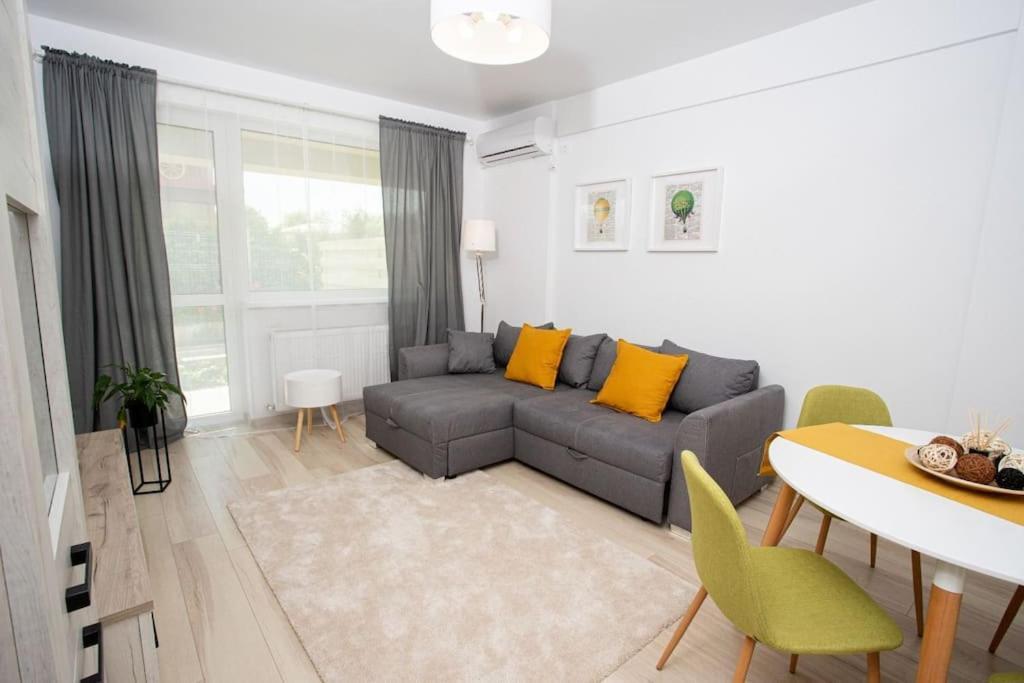 Amazing Apartament With Garden Bucharest Airport Self Check-In!! Otopeni Dış mekan fotoğraf