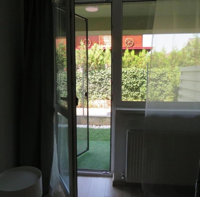 Amazing Apartament With Garden Bucharest Airport Self Check-In!! Otopeni Dış mekan fotoğraf